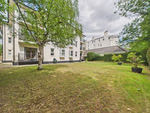Communal Garden- click for photo gallery